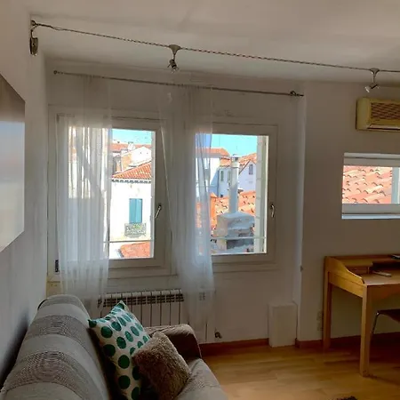 Regina - A Cosy Air Conditioned Just Minutes From Rialto