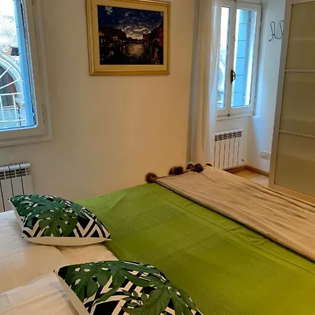 Regina - Romantic Near Rialto Apartament *