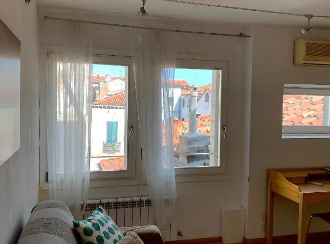 Regina - Romantic Near Rialto